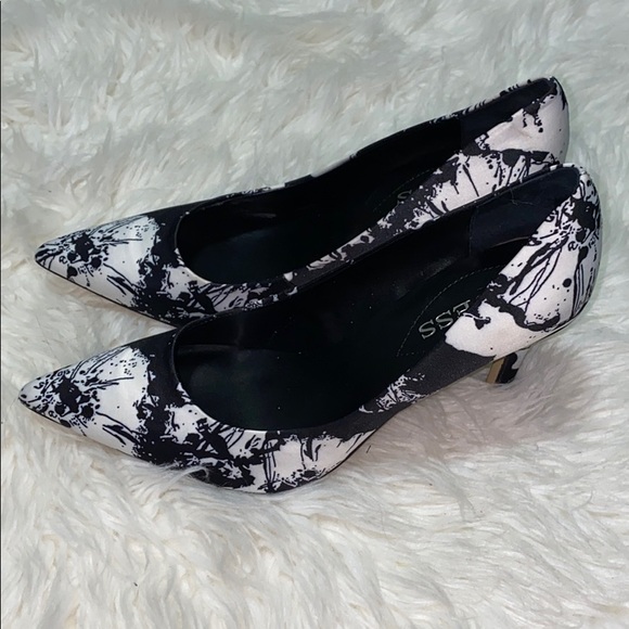 Guess Heels - Picture 4 of 5